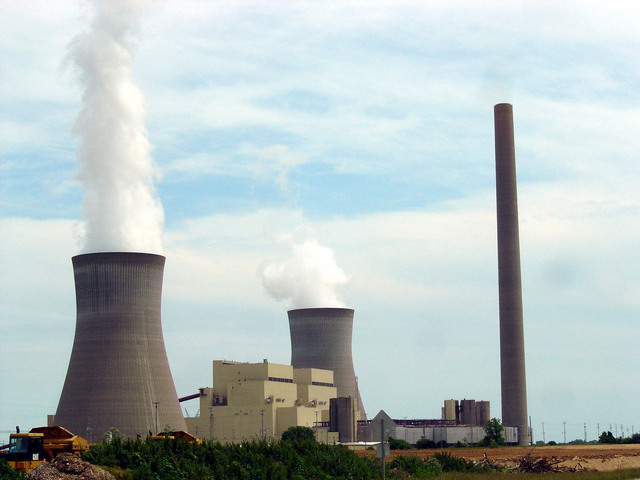 Nalít peníze velkým firmám a neptat se lidí, to není spravedlivá transformace, shodují se účastníci Klimajízdy s veřejností v Karlovarském a Ústeckém kraji