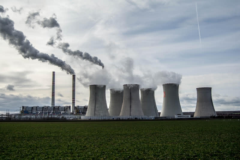Dva roky emisních limitů pro uhelné elektrárny: největší výjimky mají Počerady a Ledvice. Chvaletice o výjimku přišly, ale limity neplní